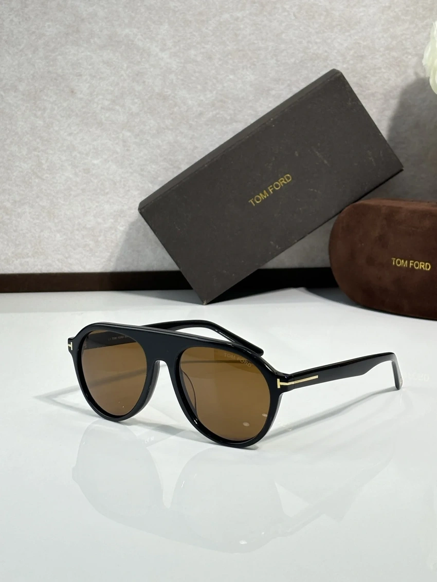 Wholesale Tom Ford FT1047 Sunglasses For Women | B2B Optical Distributor