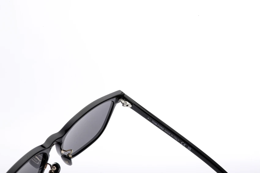 Tom Ford FT1048 Icon Square Sunglasses – Wholesale Optical Frames Supplier