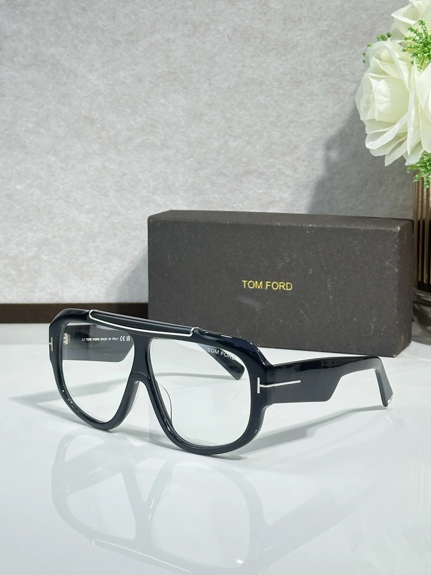 Wholesale Tom Ford FT1093 Lucinda Sunglasses | B2B Optical Distributor