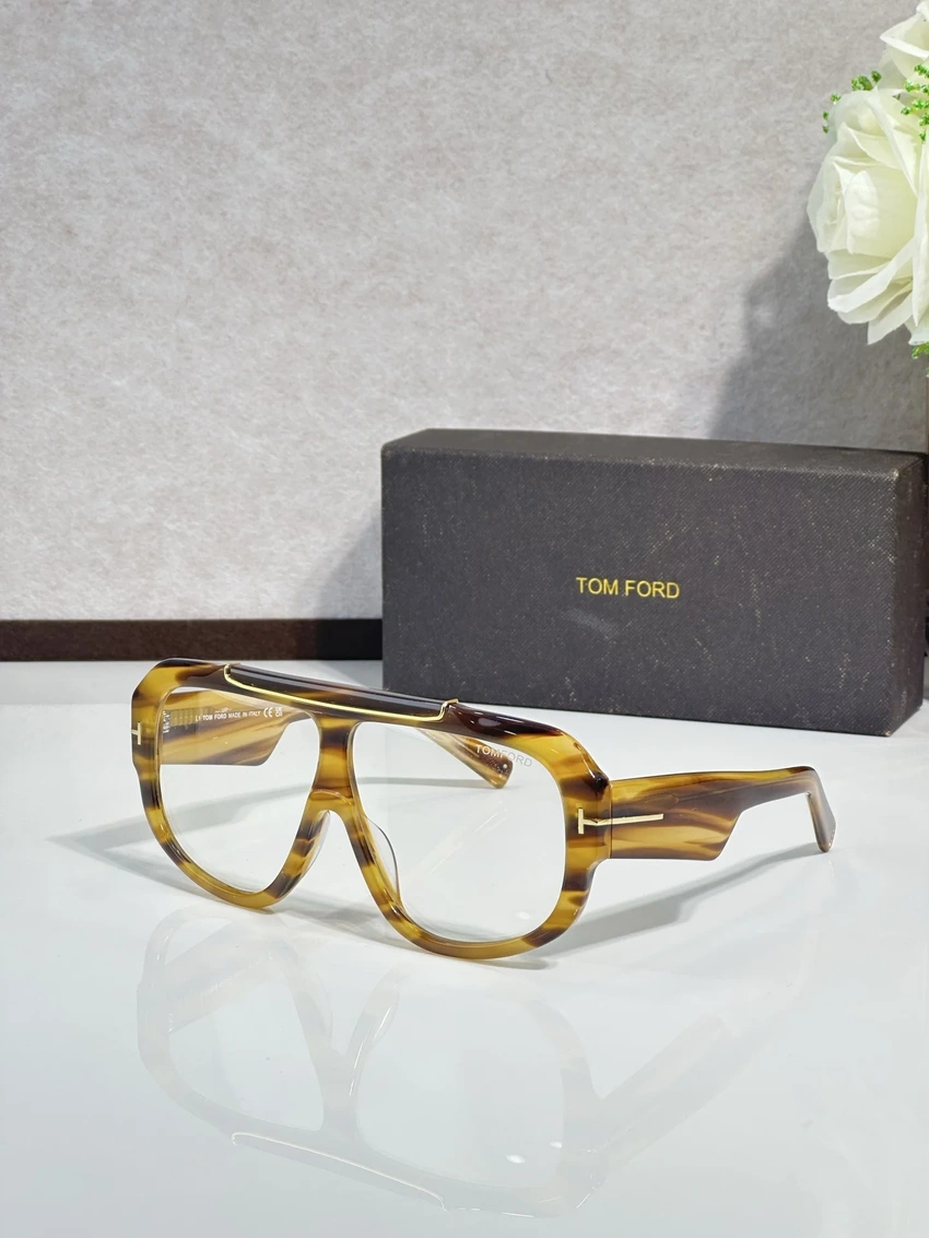 Wholesale Tom Ford FT1093 Lucinda Sunglasses | B2B Optical Distributor