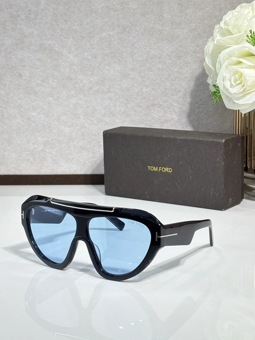 Buy Tom Ford FT1094 Rectangle Sunglasses Wholesale | Optical Importer