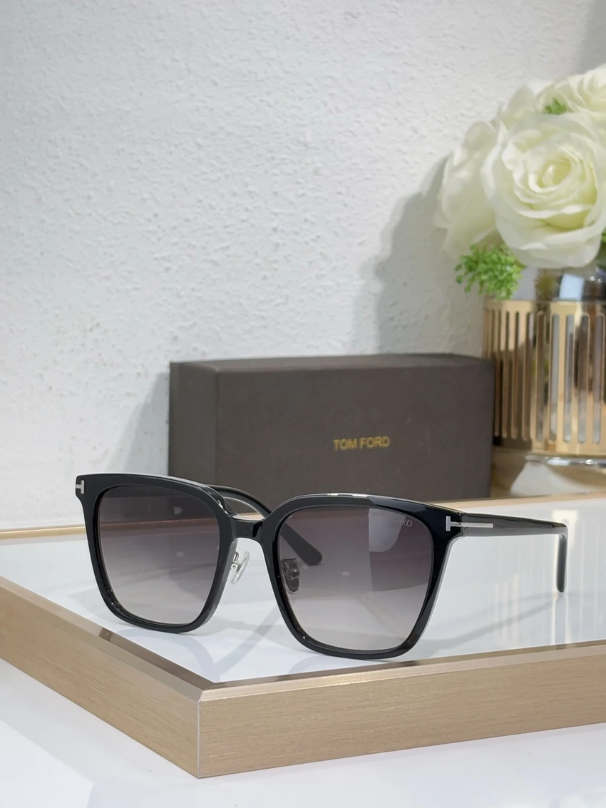Wholesale Tom Ford FT1132 Oversized Sunglasses | B2B Optical Distributor
