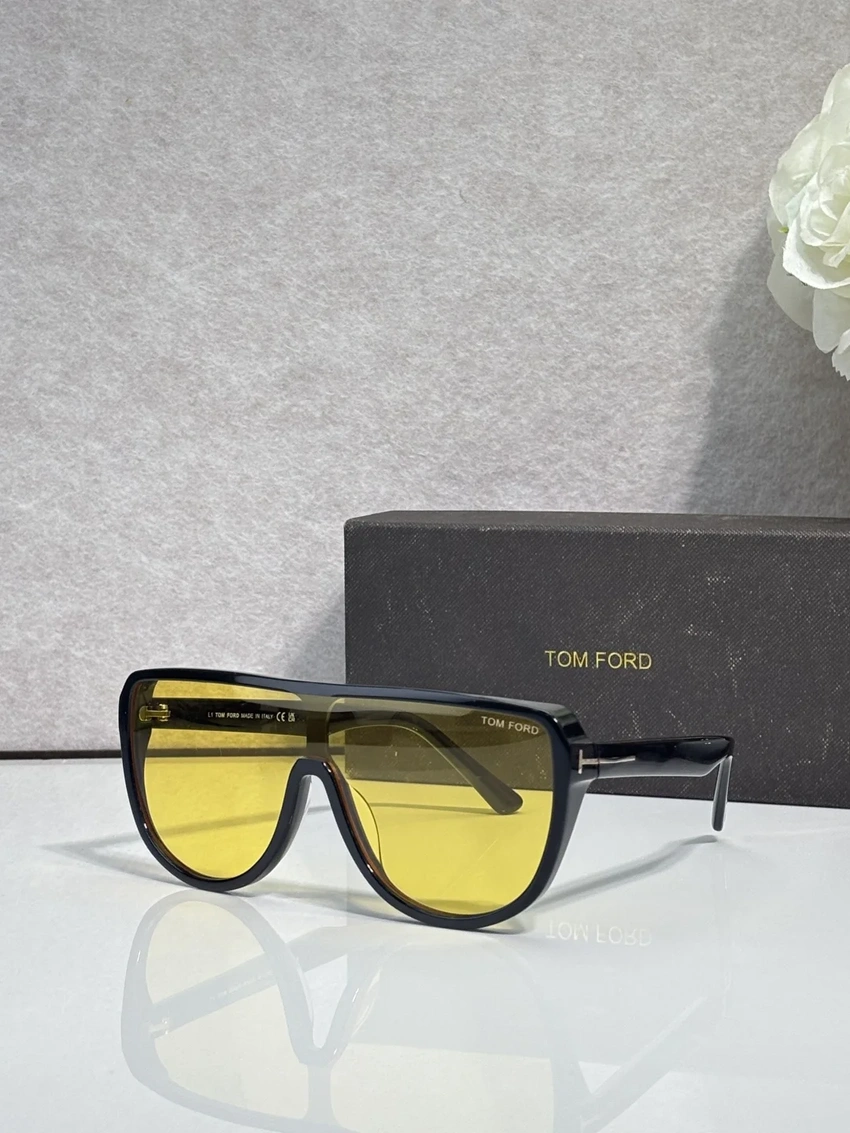 Tom Ford FT1182 Samson Sunglasses for Wholesale | Optical Store Supplier