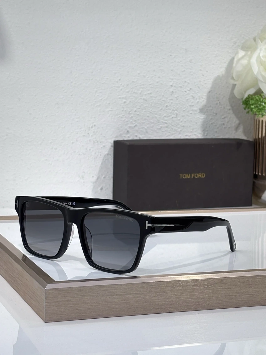 Wholesale Tom Ford FT1205 Raquel Sunglasses | B2B Optical Distributor