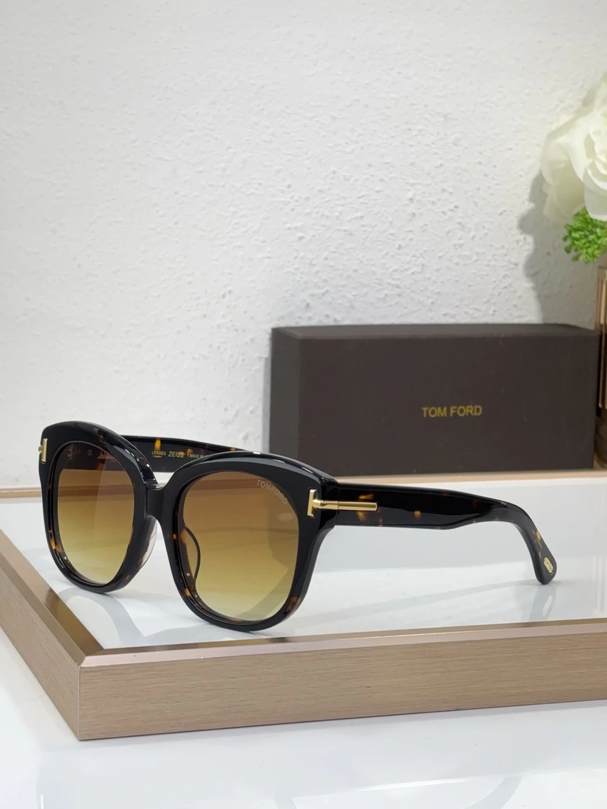 Tom Ford FT1235 Sunglasses Square Wholesale | Optical Retail Supplier