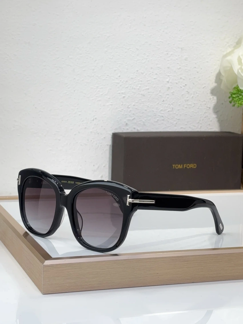 Tom Ford FT1235 Sunglasses Square Wholesale | Optical Retail Supplier