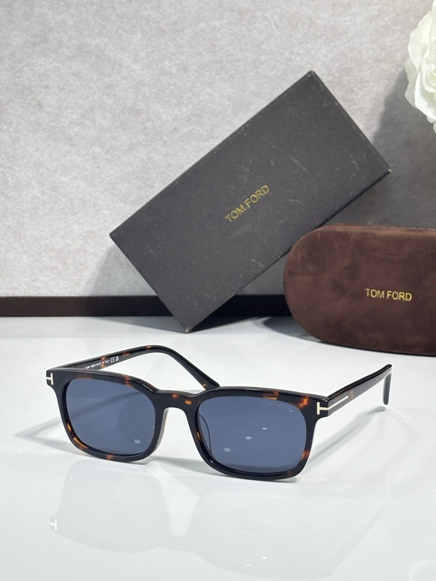 Wholesale Tom Ford FT1300 Dax Sunglasses | B2B Optical Distributor