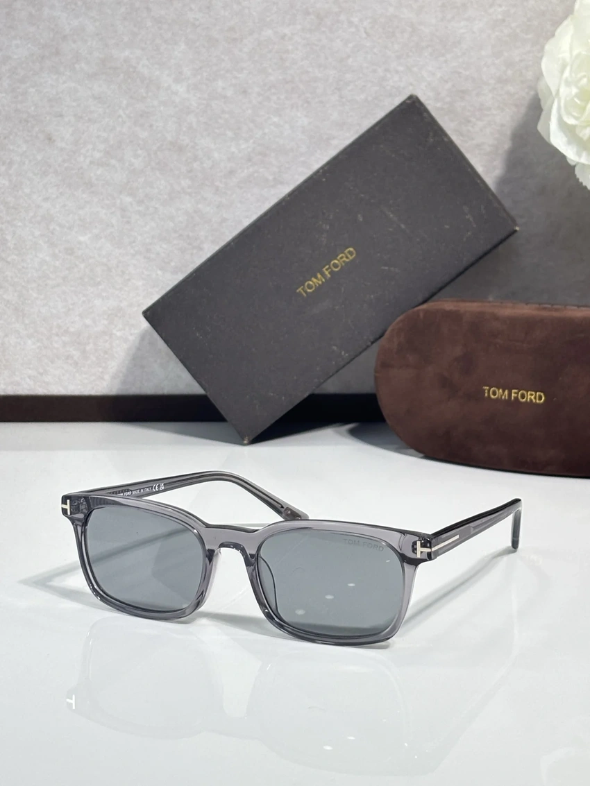 Wholesale Tom Ford FT1300 Dax Sunglasses | B2B Optical Distributor