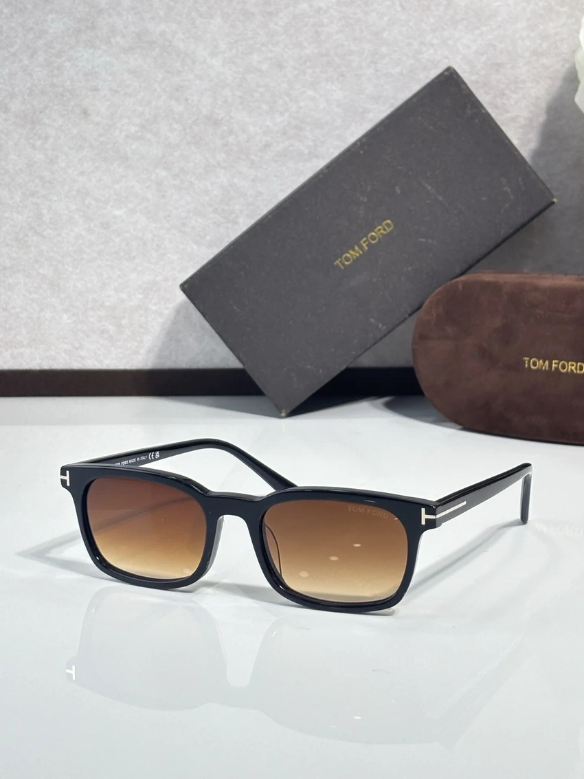 Wholesale Tom Ford FT1300 Dax Sunglasses | B2B Optical Distributor