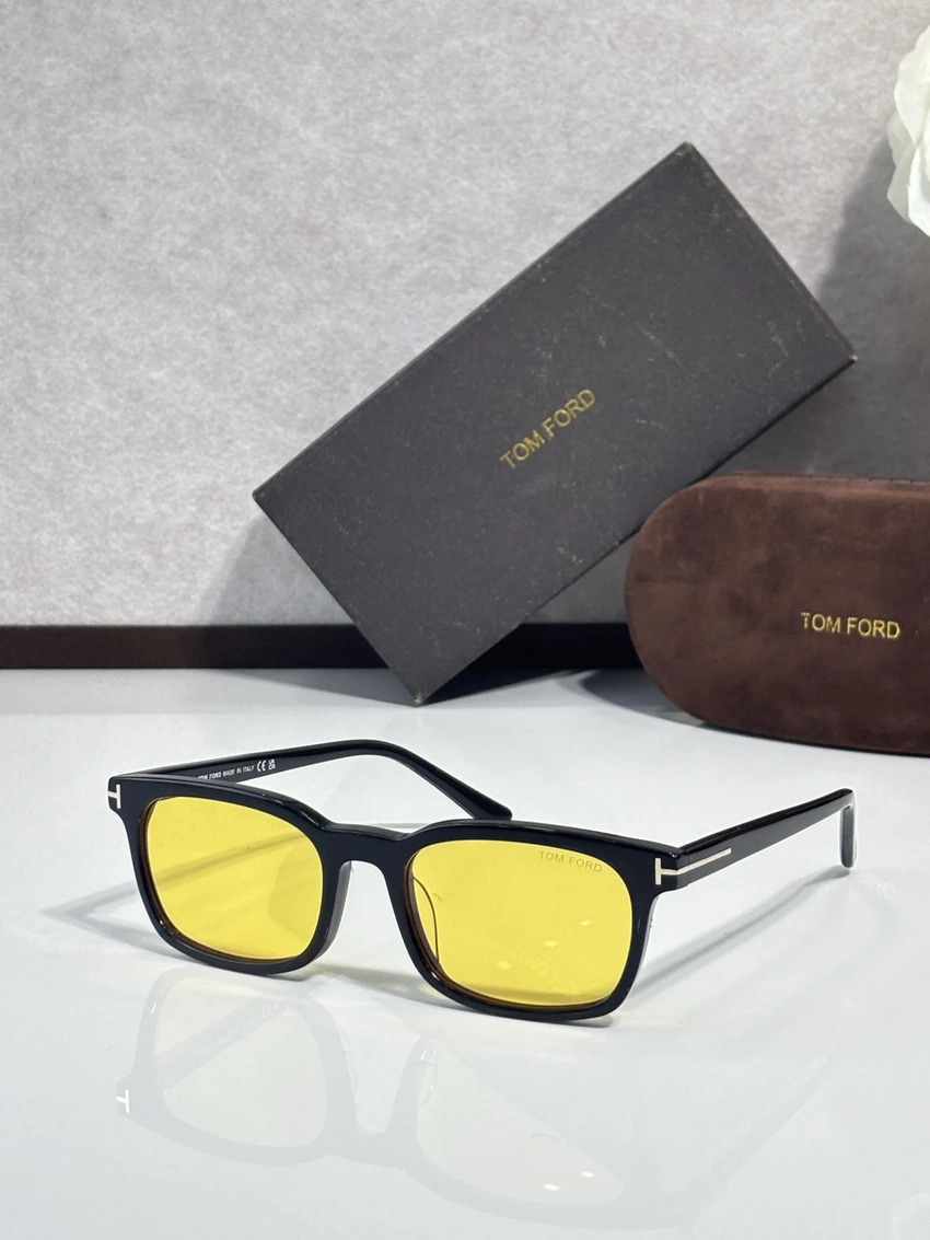 Wholesale Tom Ford FT1300 Dax Sunglasses | B2B Optical Distributor
