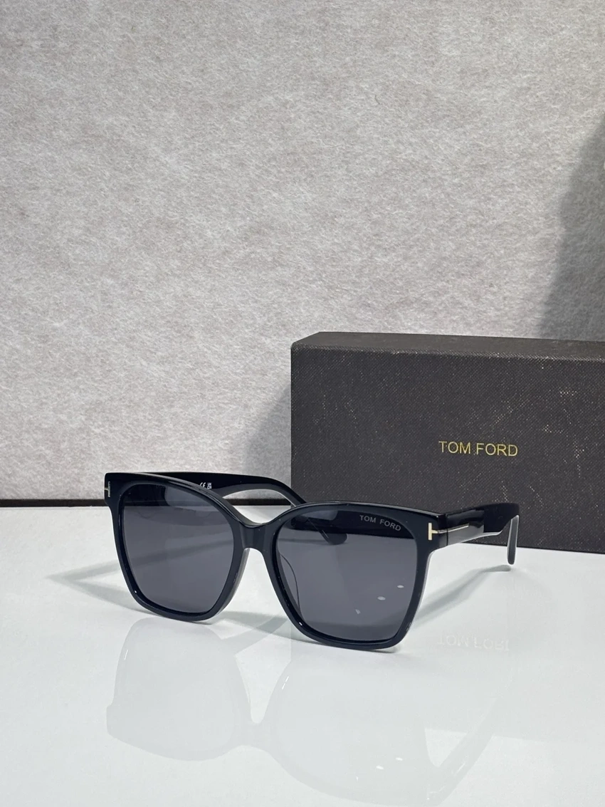 Wholesale Tom Ford FT1312 Beatrix Sunglasses | B2B Optical Distributor