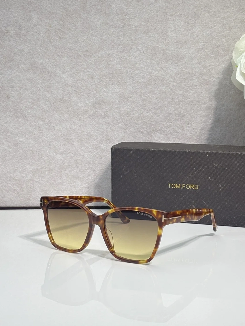 Wholesale Tom Ford FT1312 Beatrix Sunglasses | B2B Optical Distributor