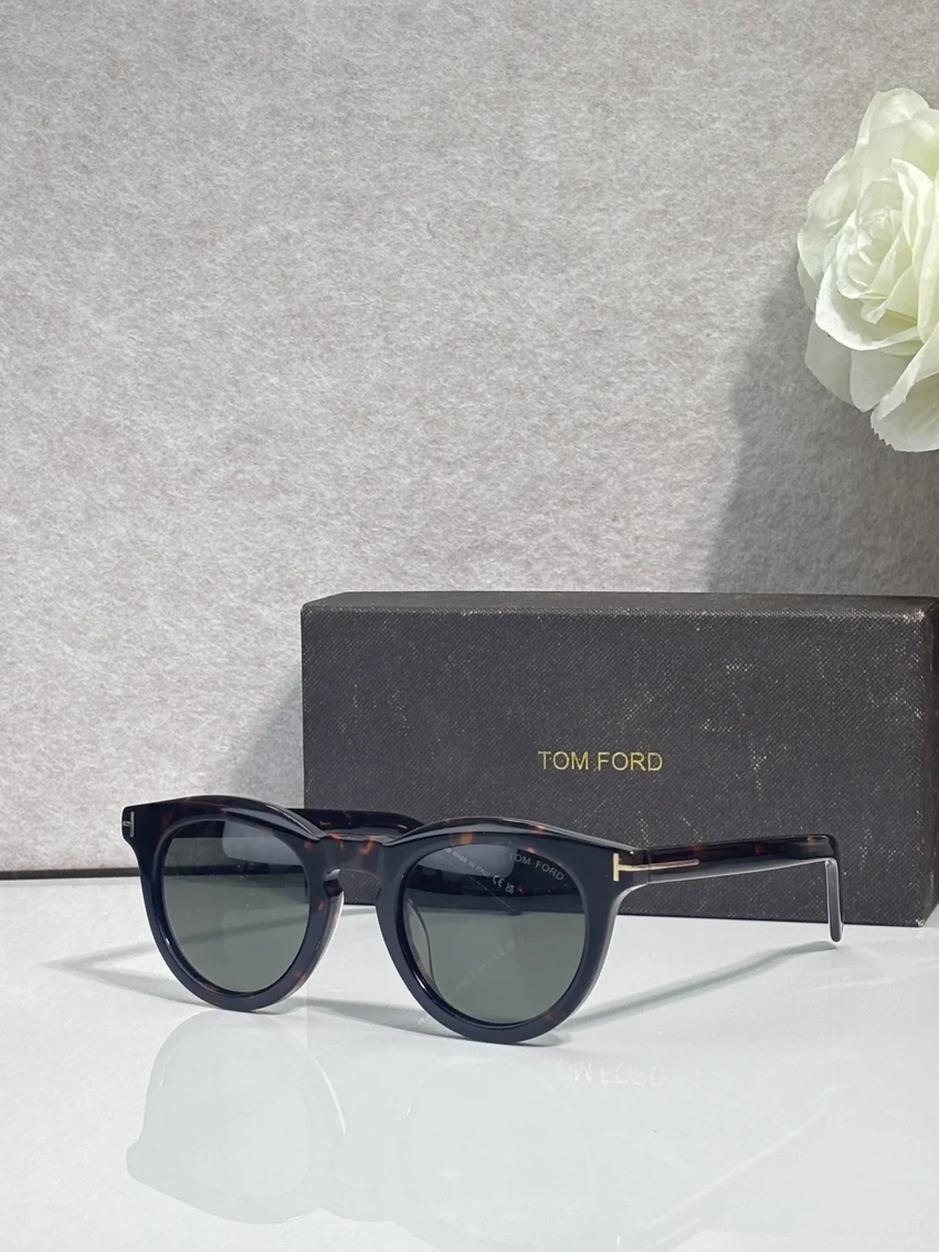 Tom Ford FT1325 Rectangular Sunglasses – Wholesale Optical Frames Supplier