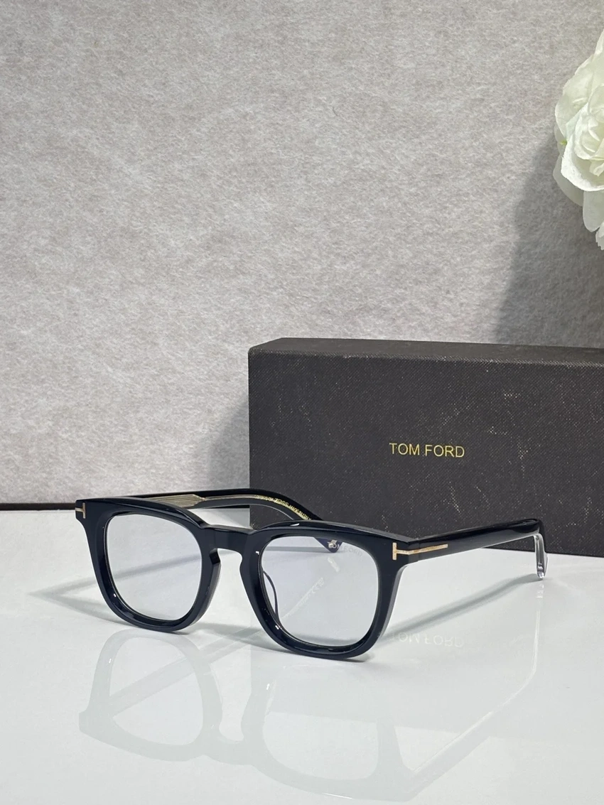 Tom Ford FT1326 Unisex Sunglasses – Wholesale Optical Frames Supplier