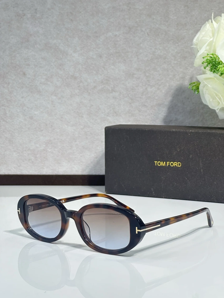 Wholesale Tom Ford FT1364 Isla Sunglasses | B2B Optical Distributor