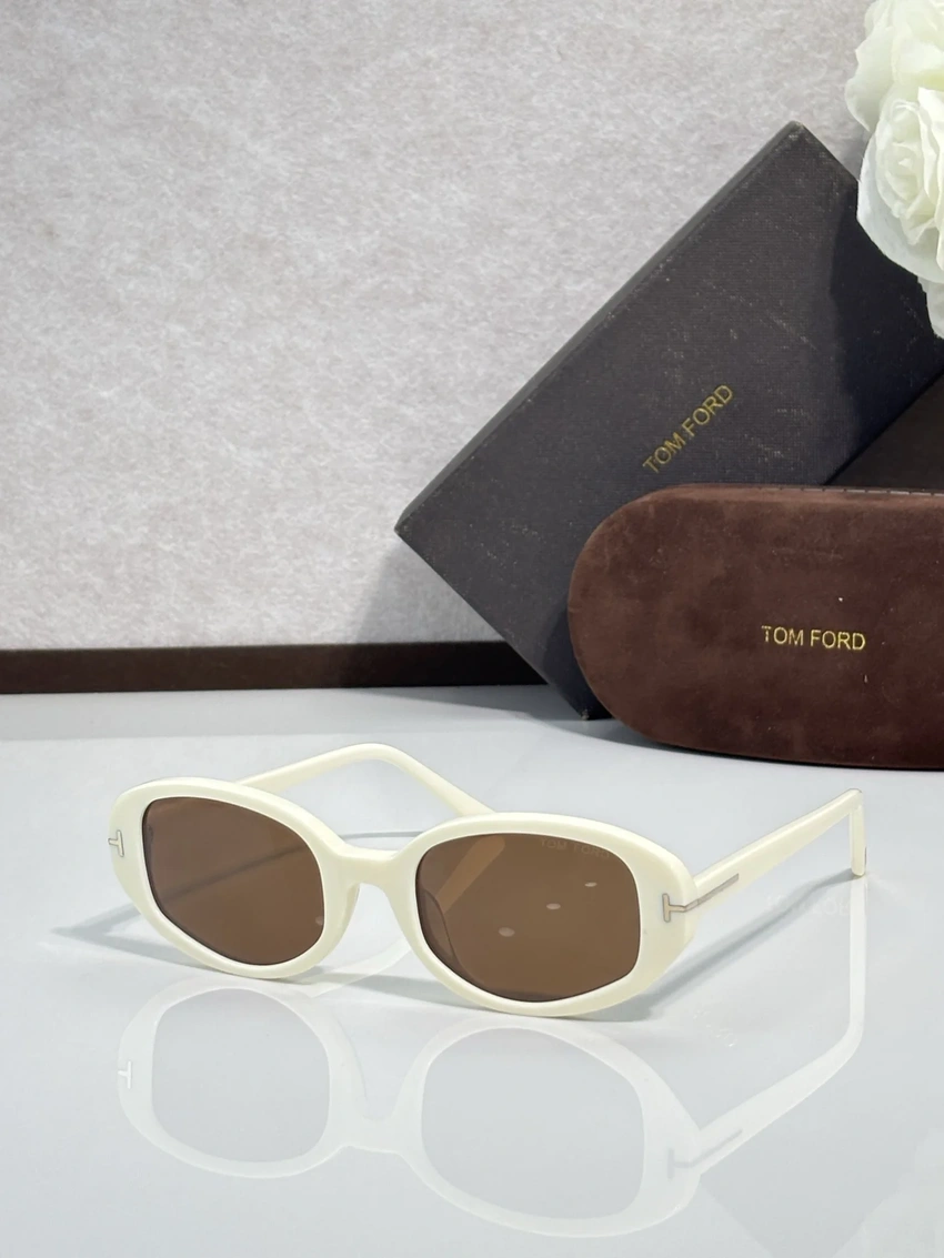 Wholesale Tom Ford FT1364 Isla Sunglasses | B2B Optical Distributor