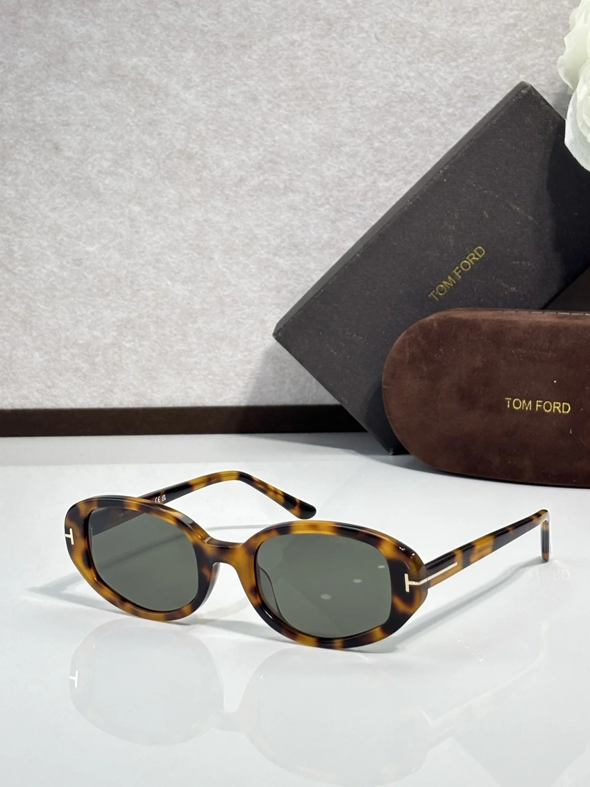 Wholesale Tom Ford FT1364 Isla Sunglasses | B2B Optical Distributor