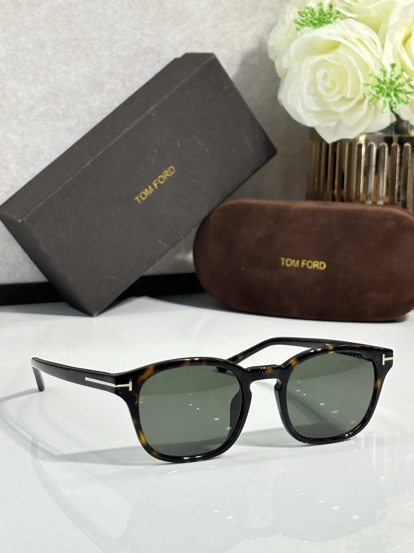 Tom Ford FT5532 Eric Sunglasses for Wholesale | Optical Store Supplier