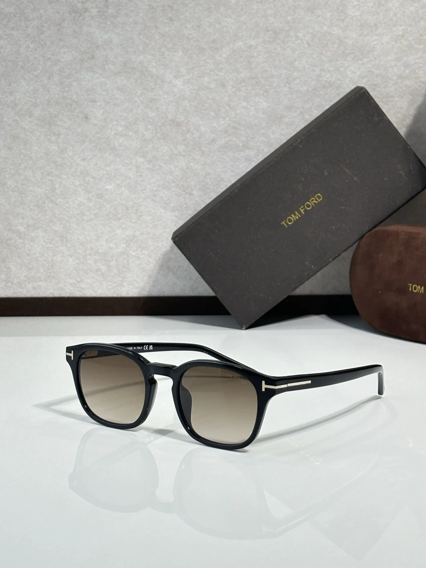 Tom Ford FT5532 Eric Sunglasses for Wholesale | Optical Store Supplier