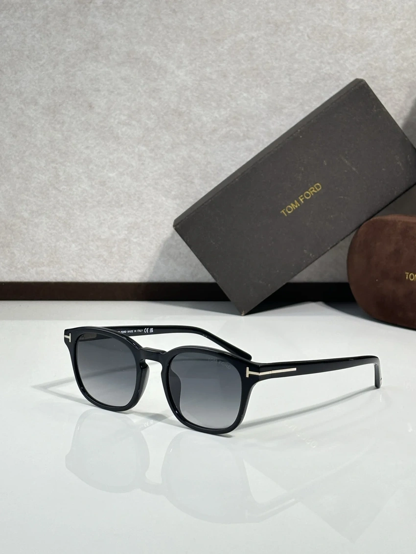 Tom Ford FT5532 Eric Sunglasses for Wholesale | Optical Store Supplier