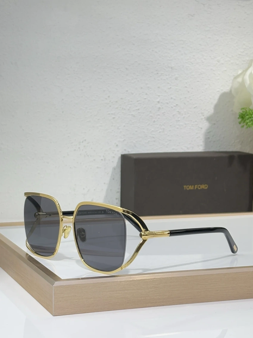 Tom Ford TF1092 007 Sunglasses for Wholesale | Optical Store Supplier