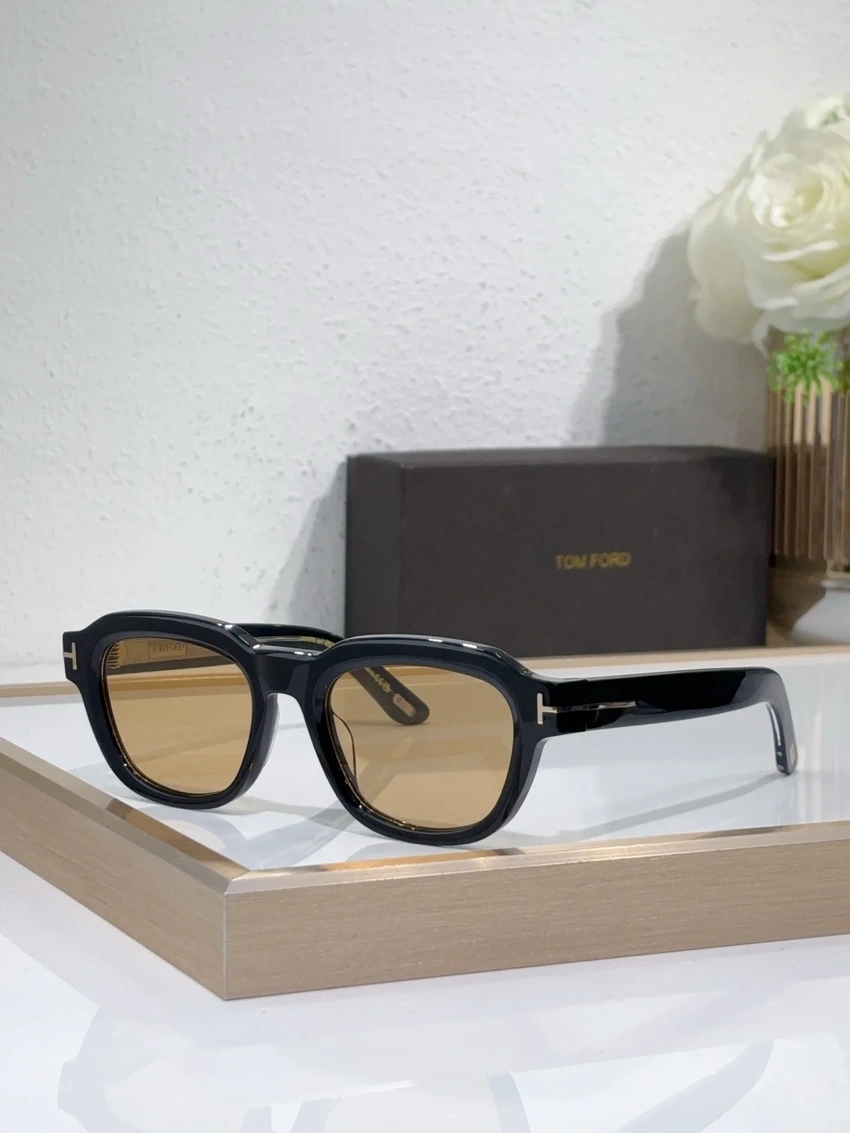 Wholesale Tom Ford TF1226 Oval Sunglasses | B2B Optical Distributor