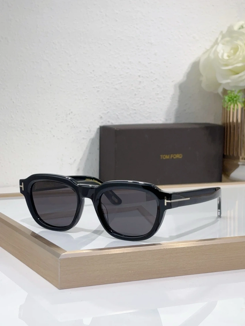 Wholesale Tom Ford TF1226 Oval Sunglasses | B2B Optical Distributor