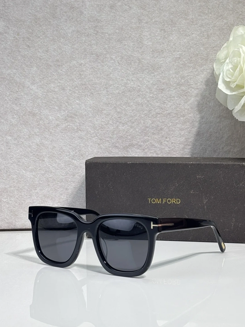 Premium Tom Ford TF690 Sunglasses Gold – Wholesale Distributor