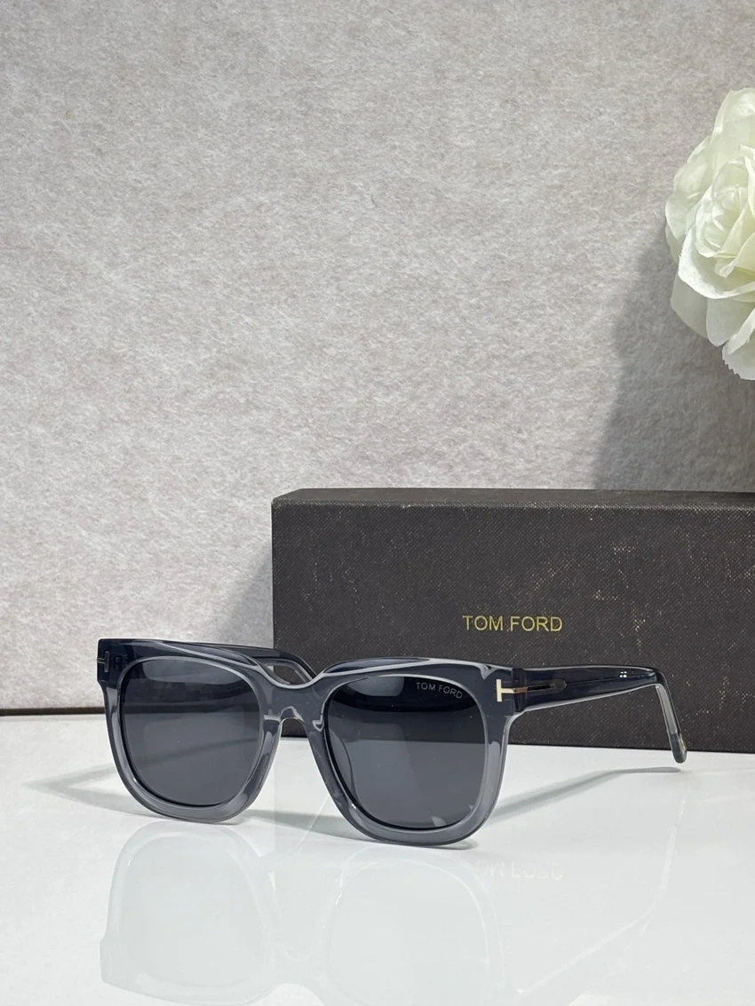 Wholesale Tom Ford TF690 Paul Sunglasses | B2B Optical Distributor