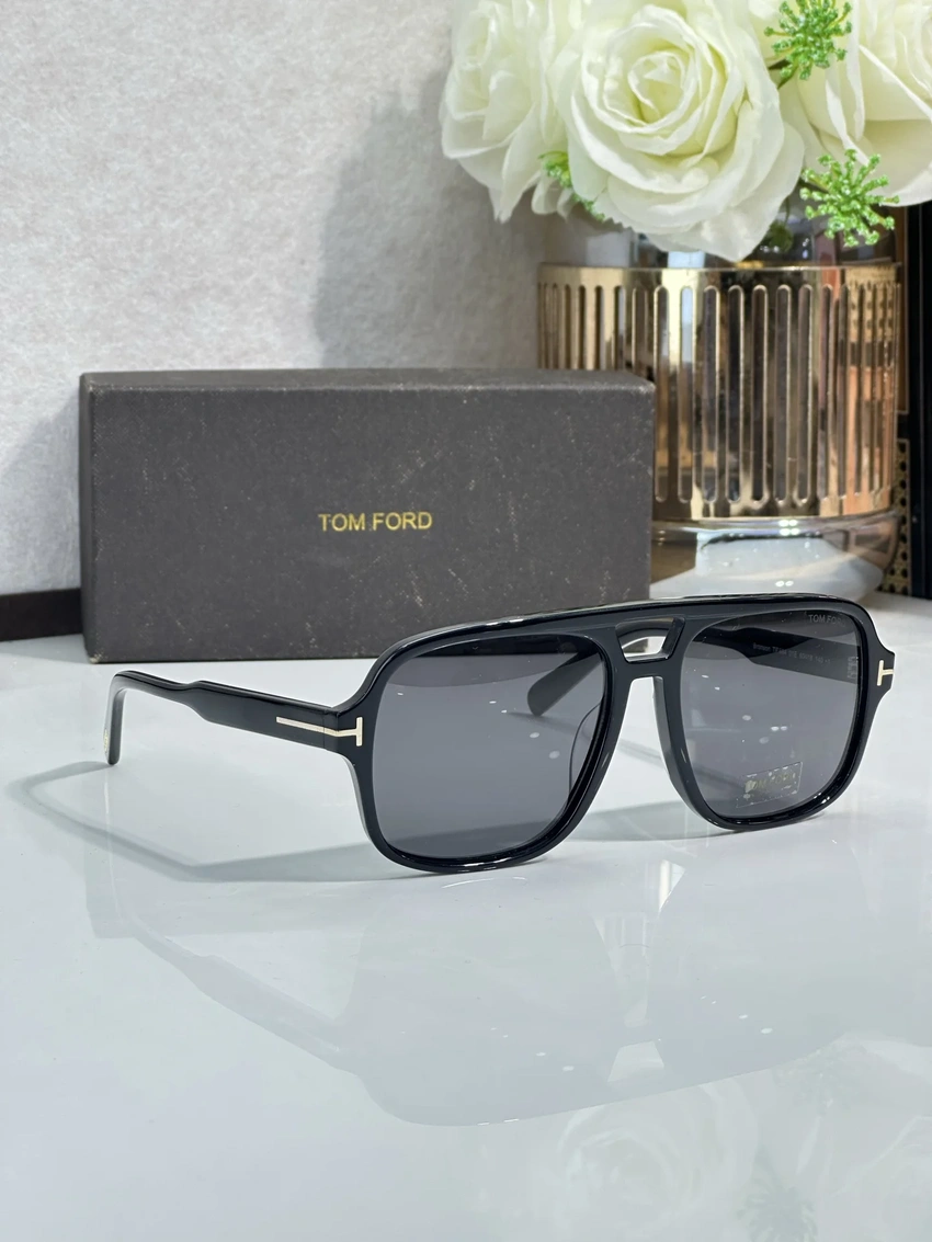 Tom Ford TF884 Lelio Sunglasses for Wholesale | Optical Store Supplier