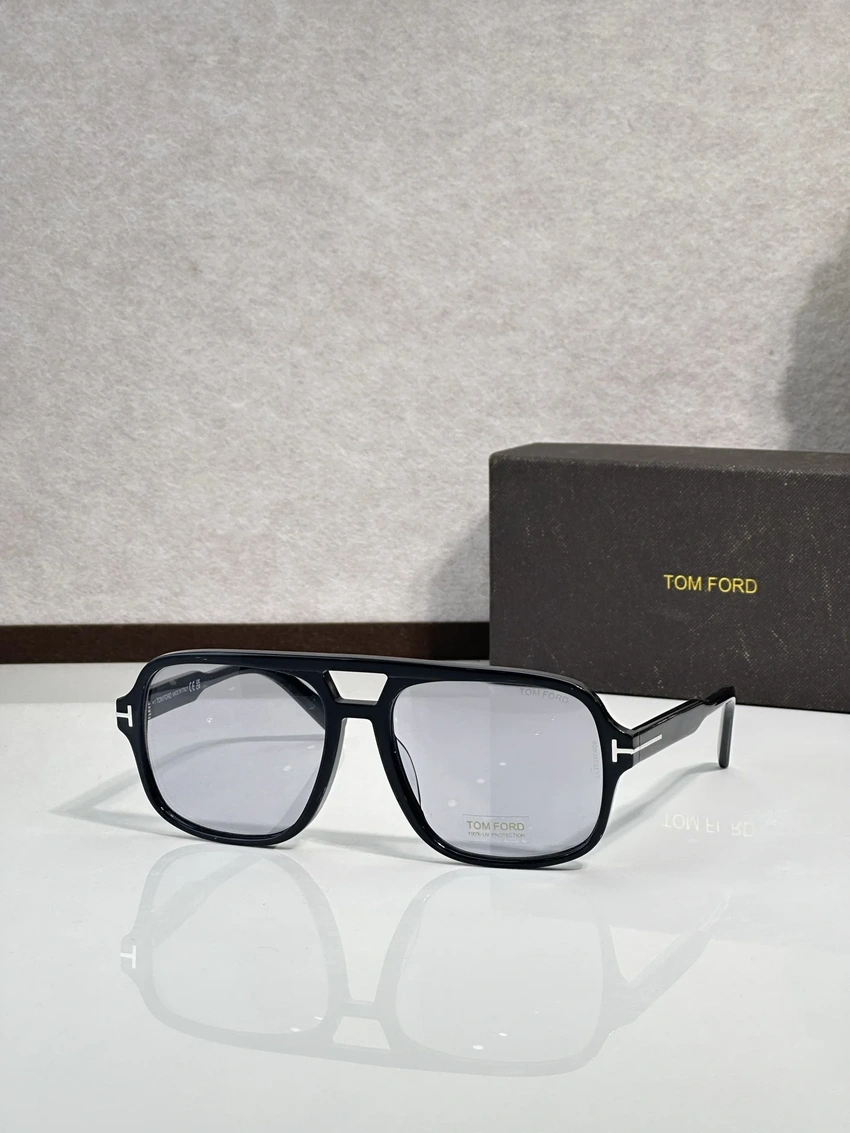 Tom Ford TF884 Lelio Sunglasses for Wholesale | Optical Store Supplier