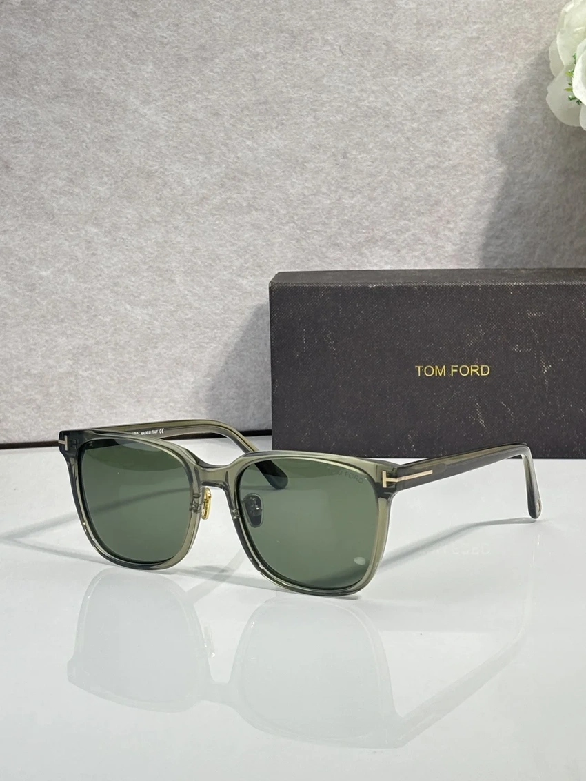 Wholesale Tom Ford TF891 Everett Sunglasses | B2B Optical Distributor