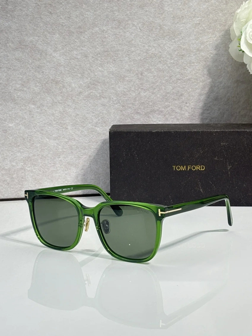 Wholesale Tom Ford TF891 Everett Sunglasses | B2B Optical Distributor