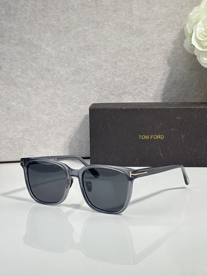 Wholesale Tom Ford TF891 Everett Sunglasses | B2B Optical Distributor