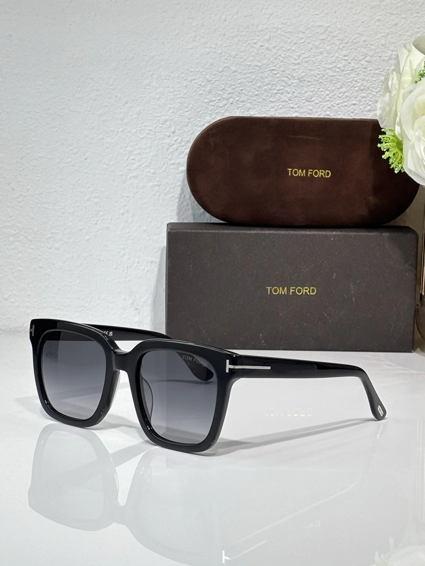 Tom Ford TF892 Bronson Sunglasses for Wholesale | Optical Store Supplier