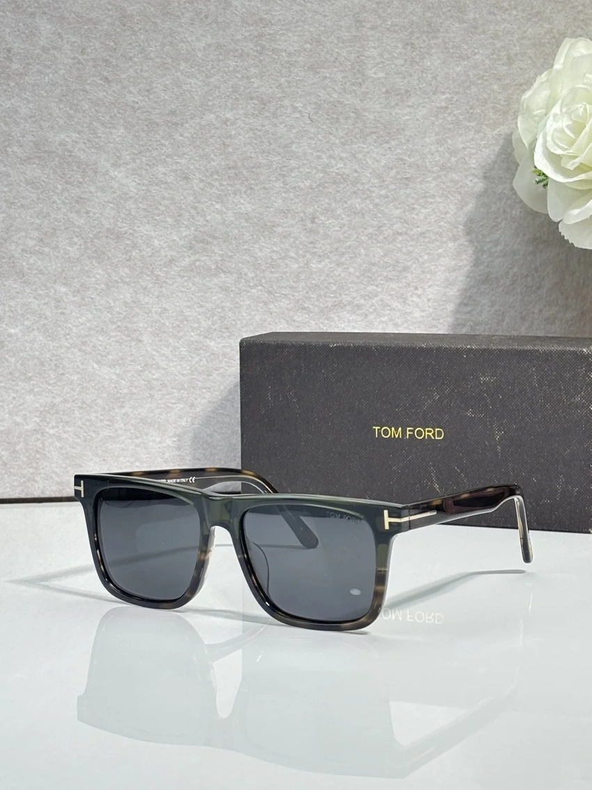 Wholesale Tom Ford TF906 Wayfarer Sunglasses | B2B Optical Distributor