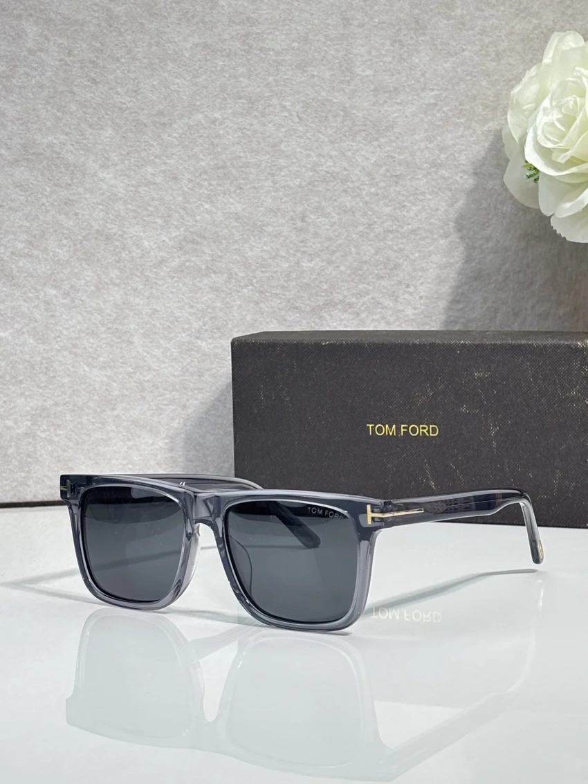 Wholesale Tom Ford TF906 Wayfarer Sunglasses | B2B Optical Distributor